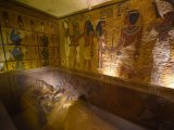 Tutankhamon, nebbia fitta sulla tomba segreta